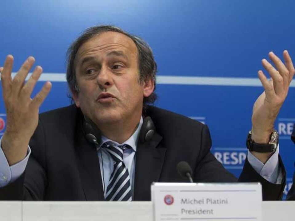 Michel Platini: «Pode ser que a FIFA tenha adiado votação para agradar ao Ronaldo»
