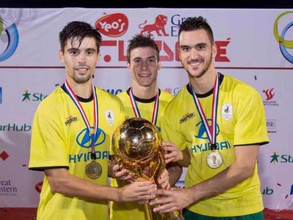 Campeões em Singapura à procura de novo clube