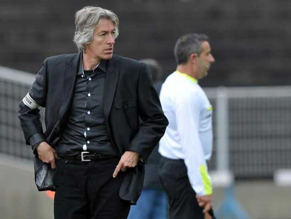 Ac. Viseu-Portimonense, 3-0: Xeque ao líder