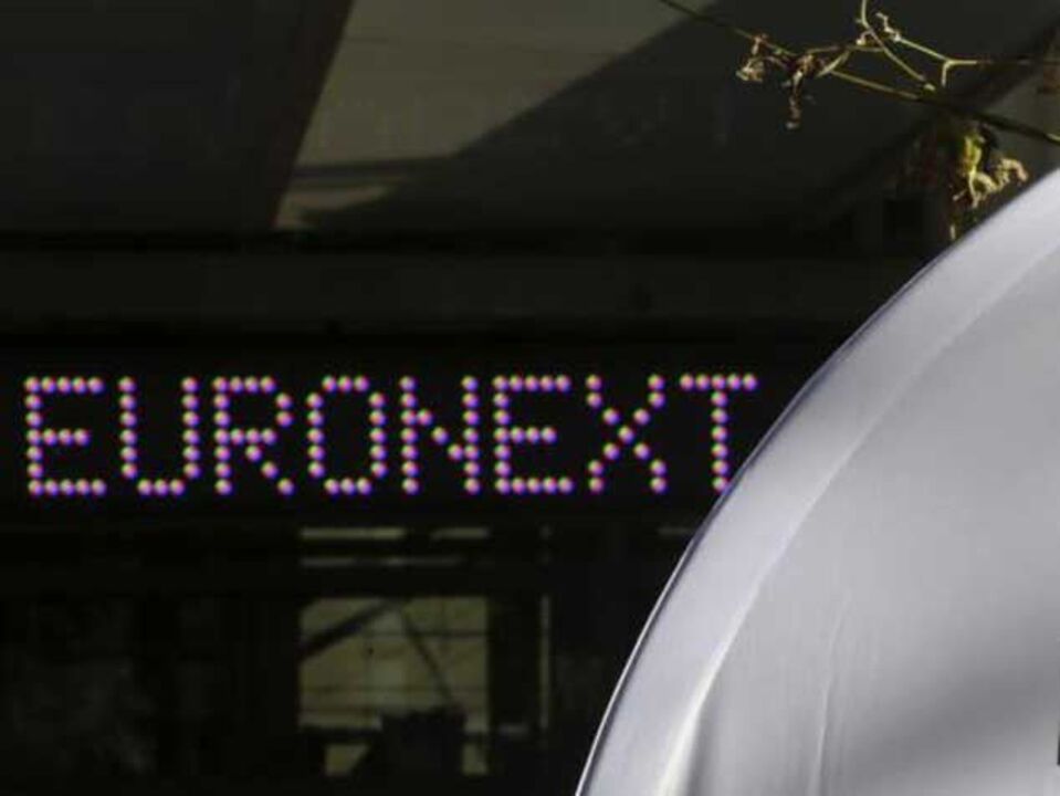 À frente também na bolsa