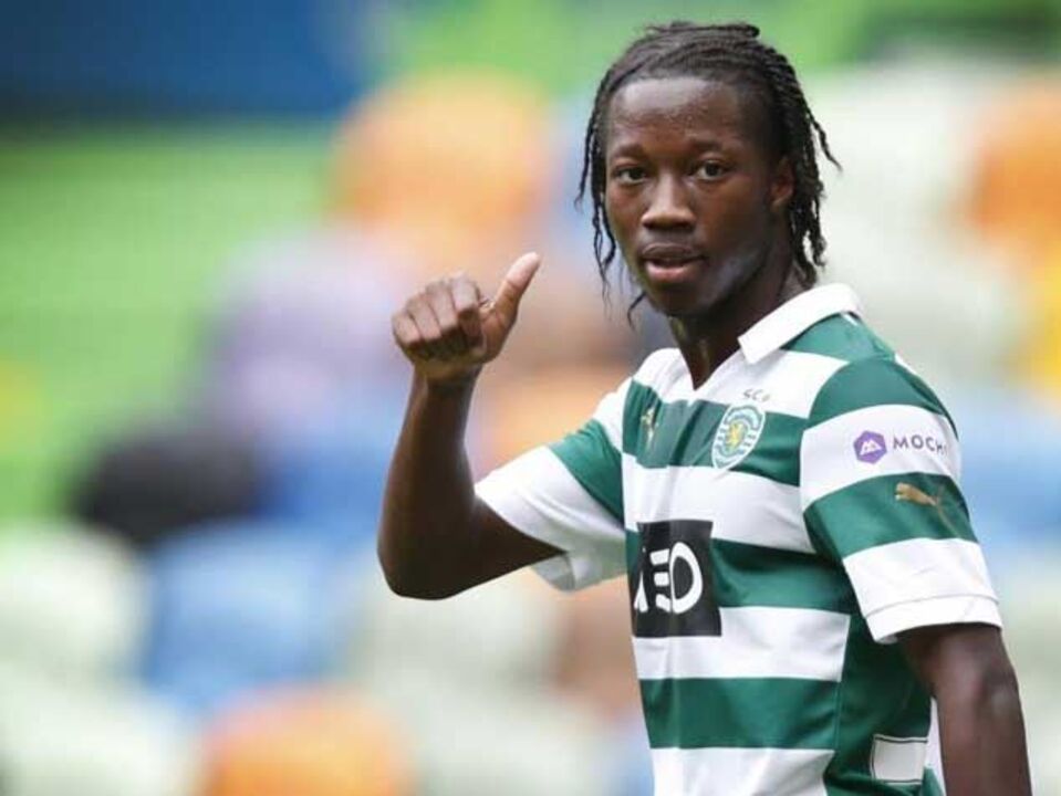 Mané no lugar do Salomão para a receção ao Belenenses