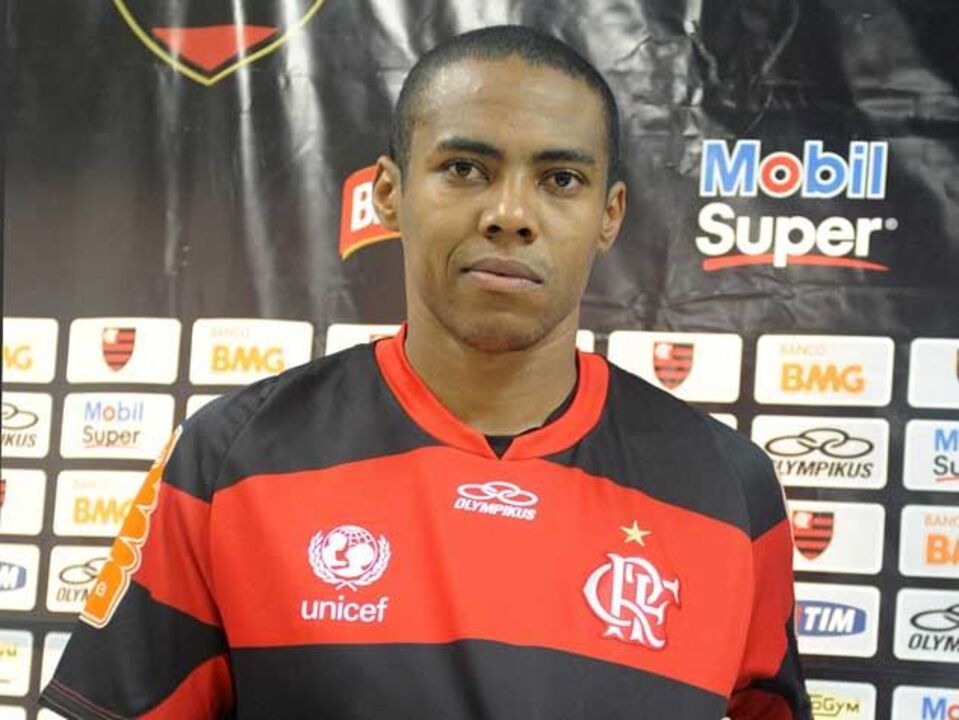 Pai de Elias ameaça com a FIFA
