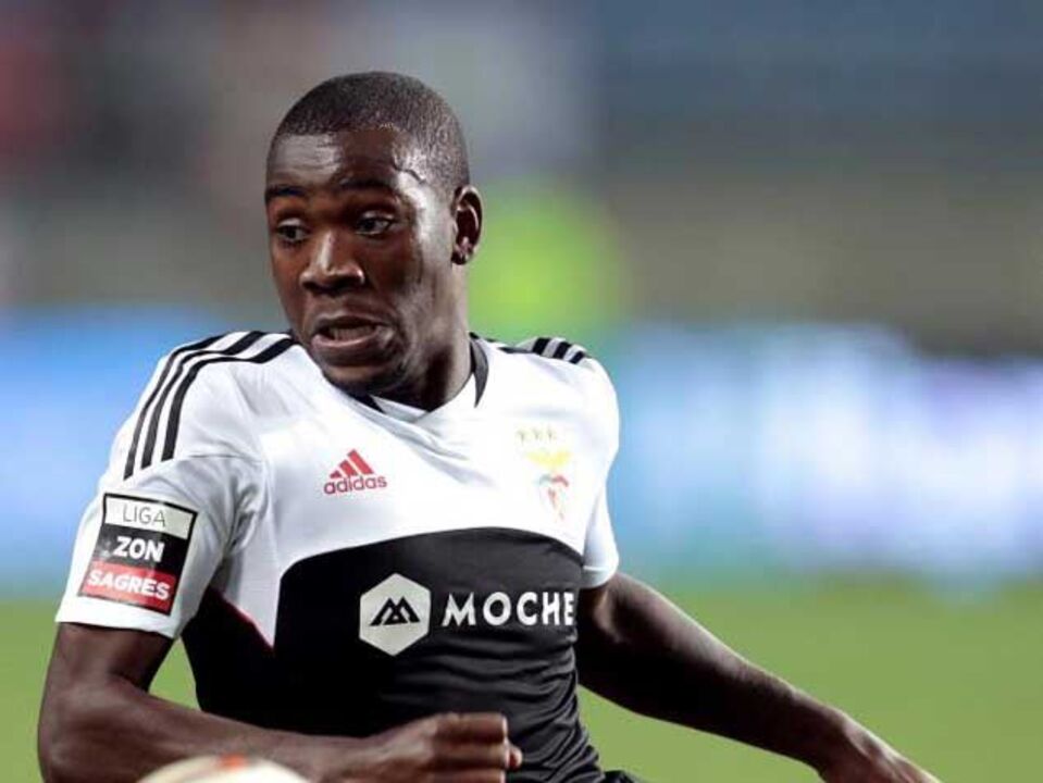 Ajax insiste em Ola John mas águias preferem aguardar