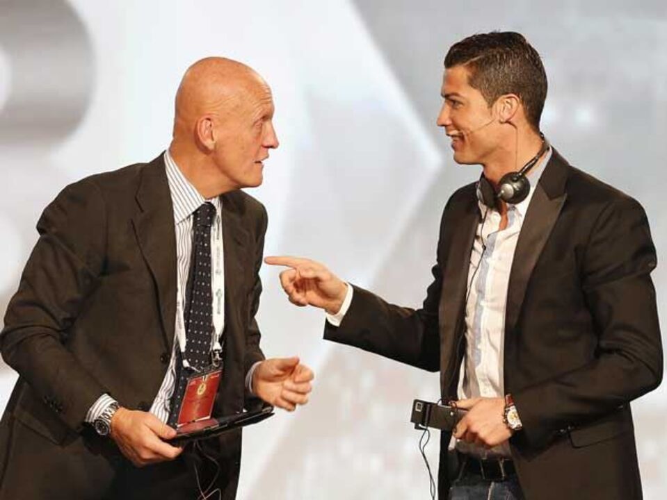 CR7 castigou Collina com cartão amarelo