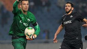 Mãos seguras na baliza da Briosa