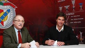 João Pereira renova com o Benfica