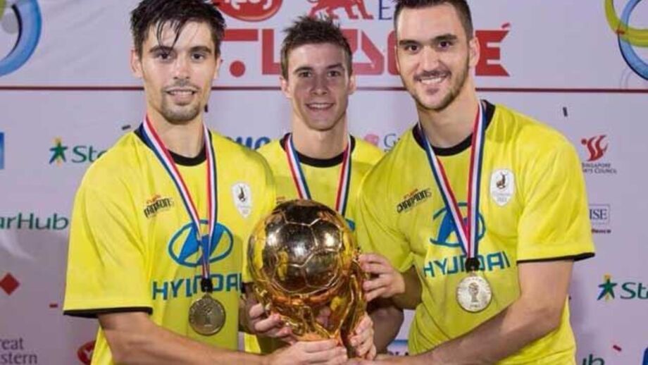 Campeões em Singapura à procura de novo clube