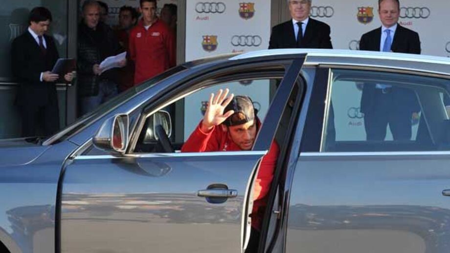 Neymar tem carro novo na garagem