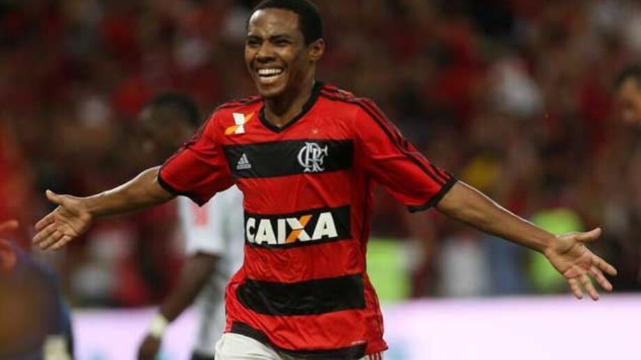 Flamengo oferece 4 milhões para ficar com Elias
