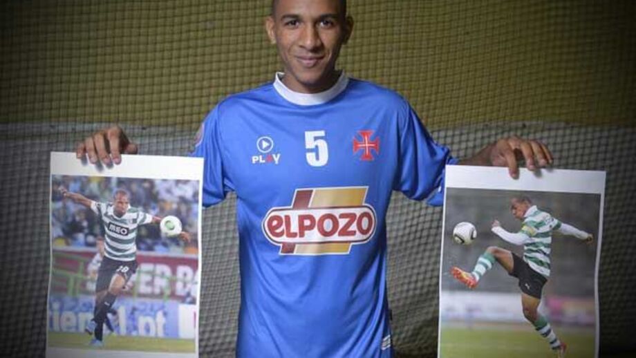 Benjamim do clã Eduardo dá cartas nos pavilhões