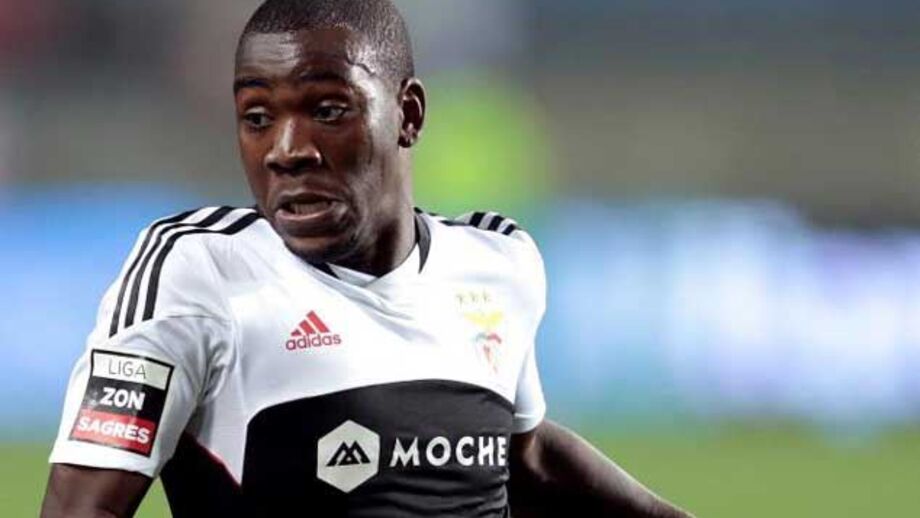 Ajax insiste em Ola John mas águias preferem aguardar