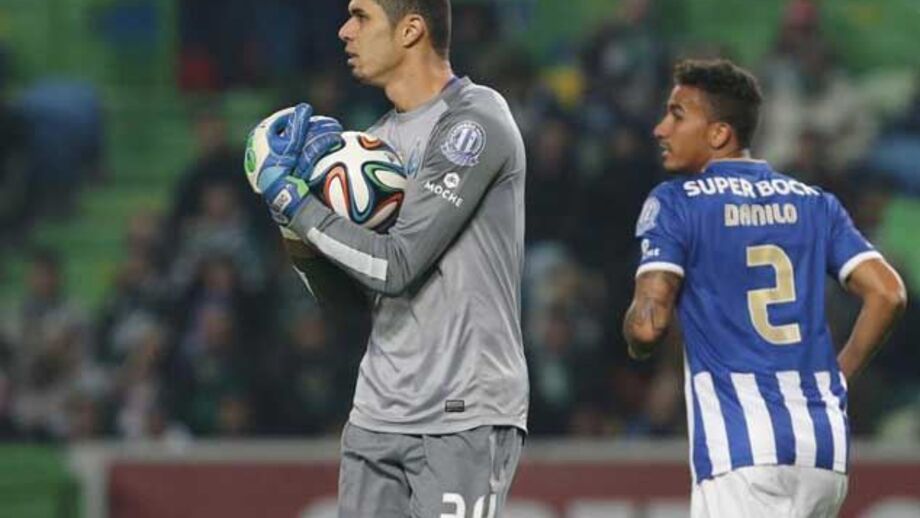 Daúto Faquirá: «Fabiano dificilmente perde a titularidade se Helton vacilar»