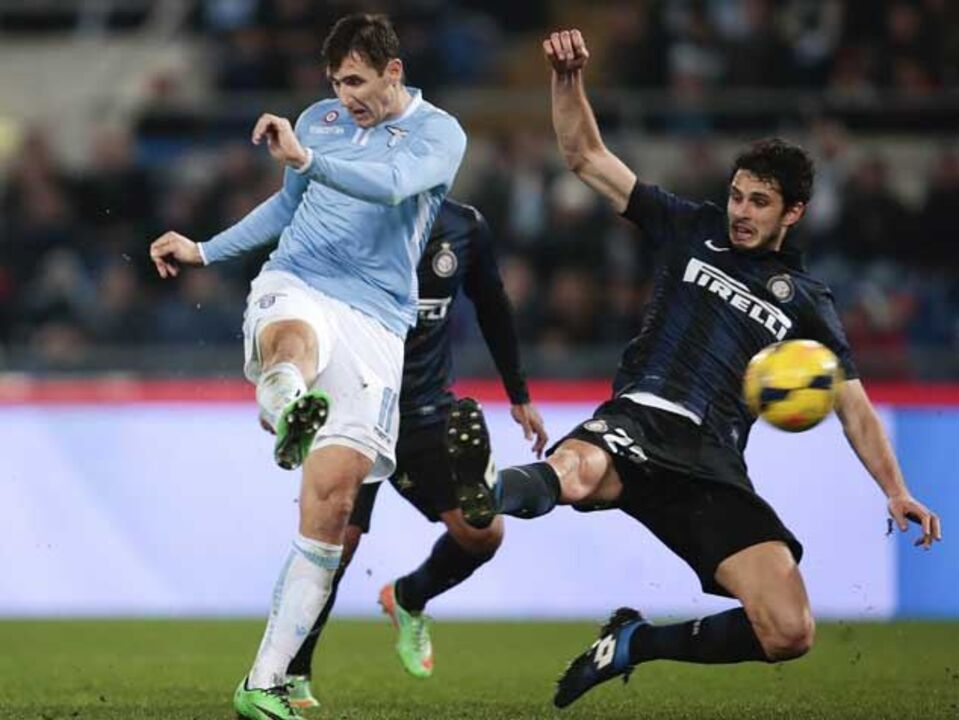 Lazio vence Inter e sobe na tabela