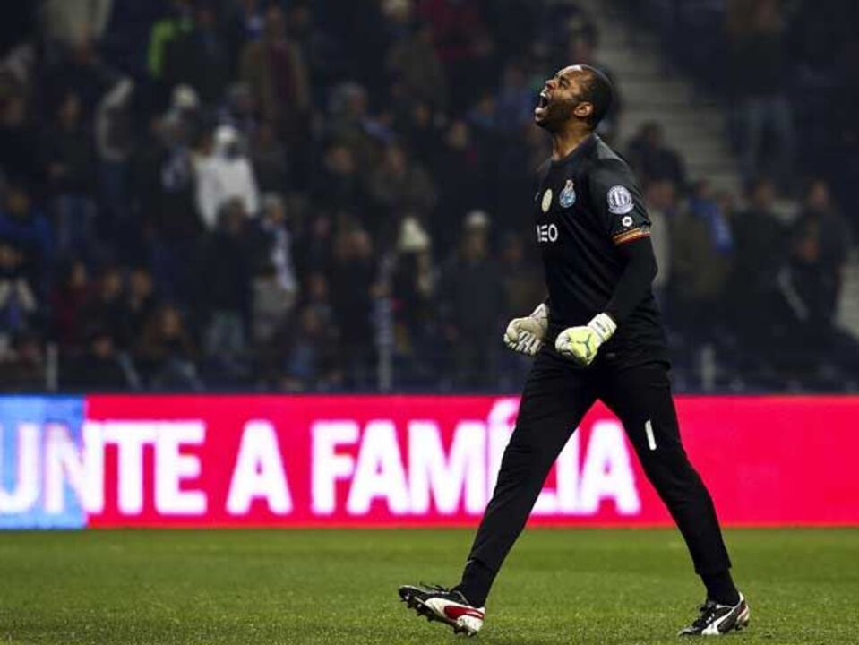 Helton ameaça Baía