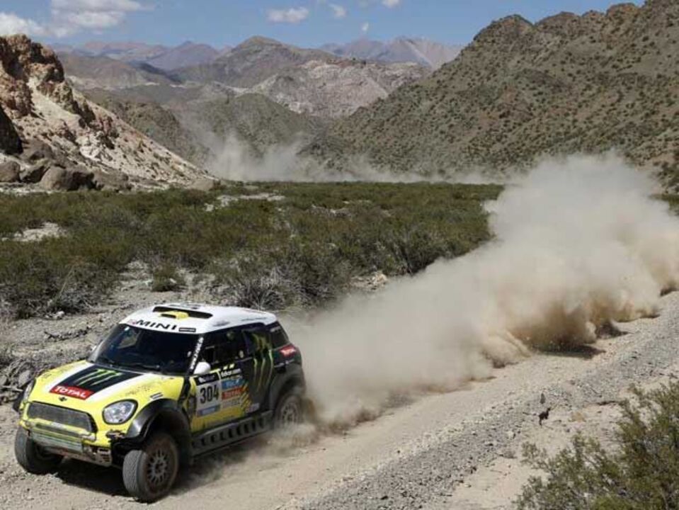 Dakar'2014: Nani Roma vence etapa e lidera nos carros