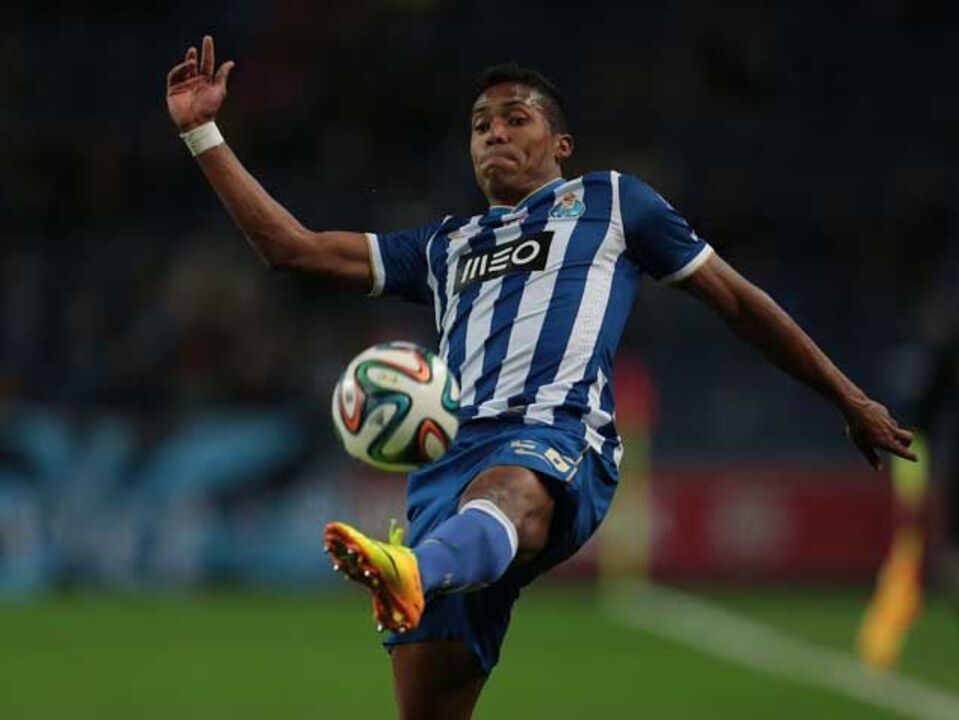 Alex Sandro beneficia de plano de proteção