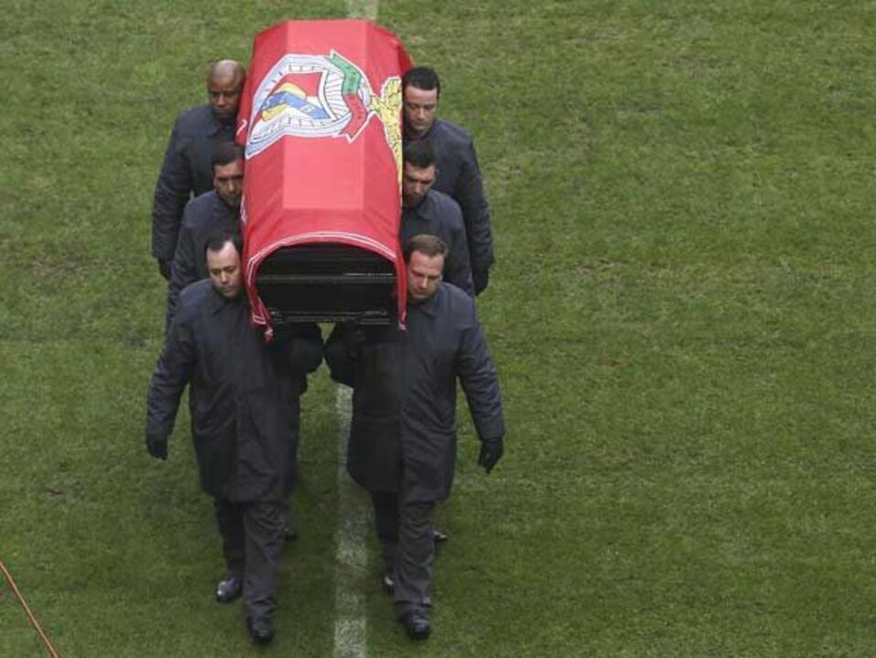 Frias dá 50 mil euros para trasladação de Eusébio