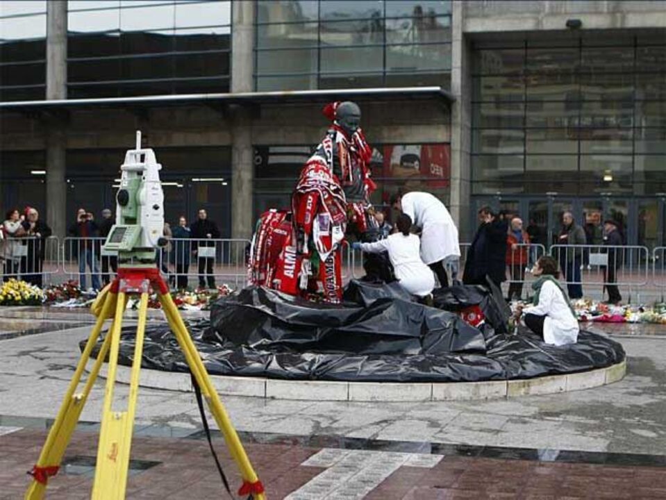 Estrutura protetora da estátua começou a ser construída