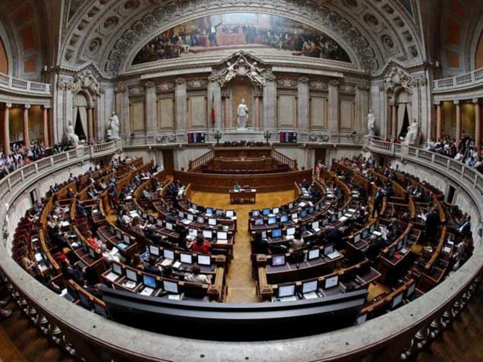 Governo e parlamento juntos em voto de pesar pela morte de Eusébio
