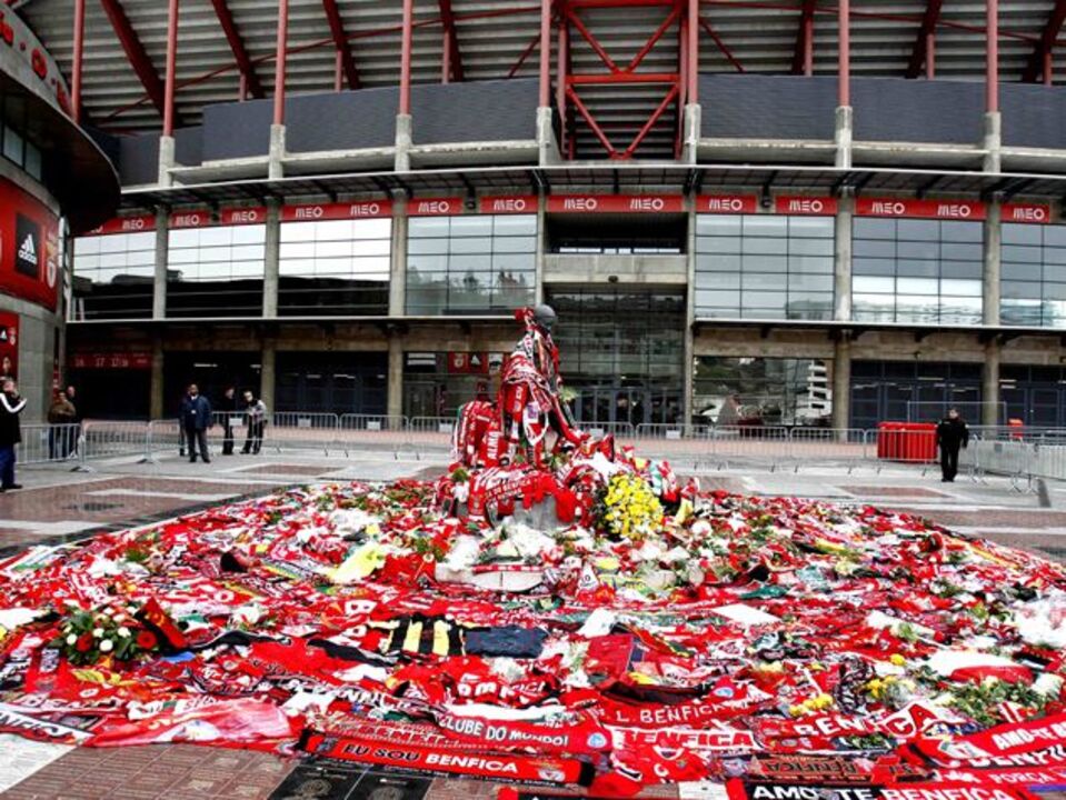 Respeitar Eusébio antes do apoio total