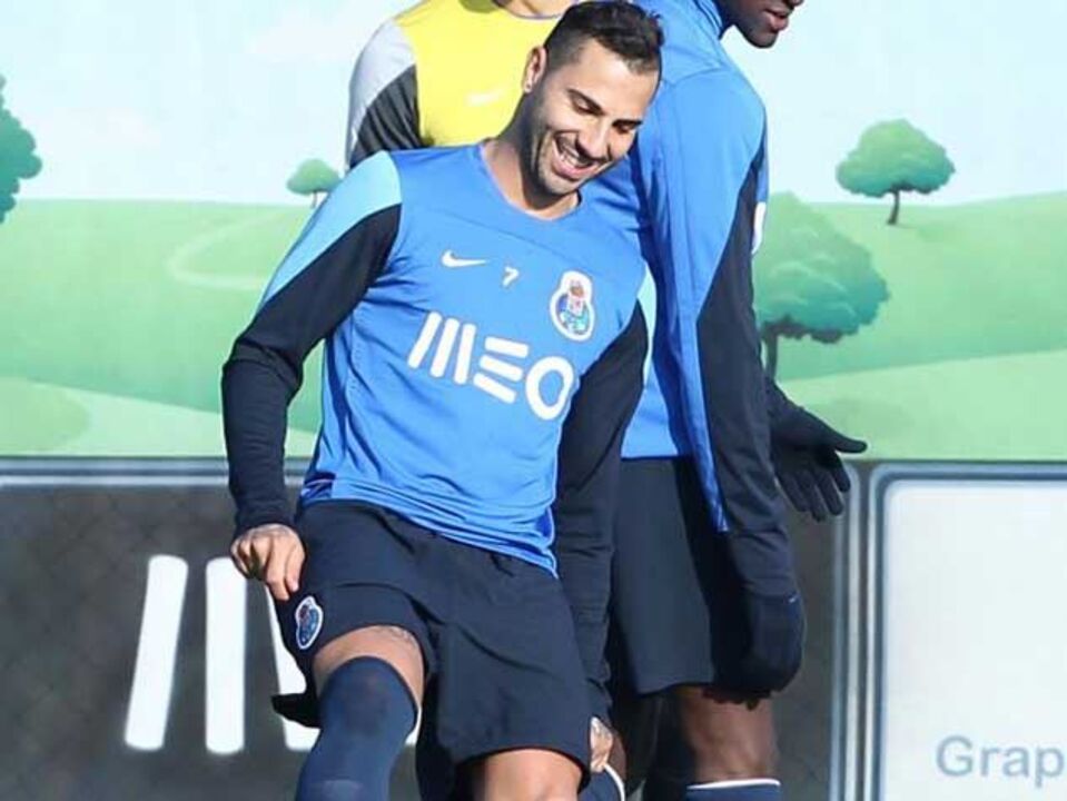 Quaresma estreia-se e Carlos Eduardo regressa
