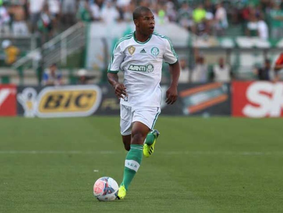 Palmeiras na Justiça para manter Luis Felipe
