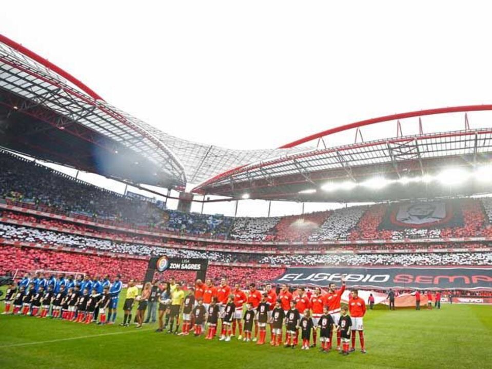 Um estádio cheio por Eusébio