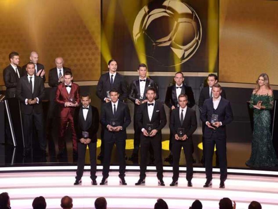 Ronaldo e Messi encabeçam melhor onze de 2013