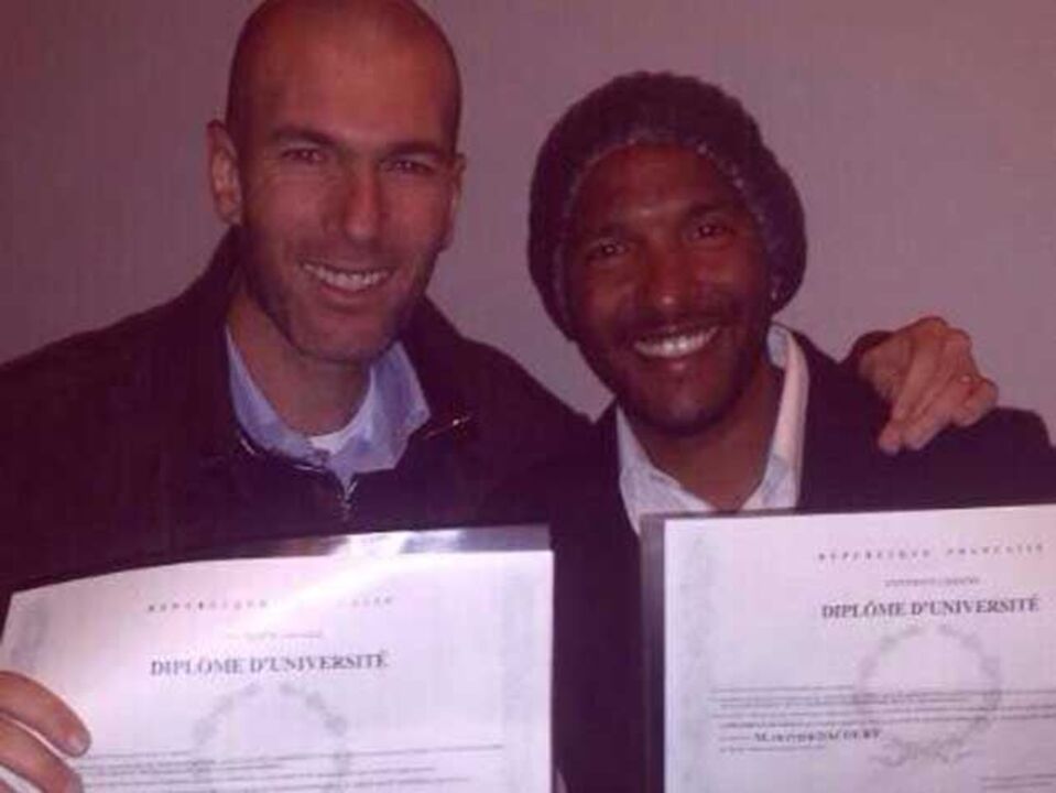 Zidane forma-se em gestão desportiva