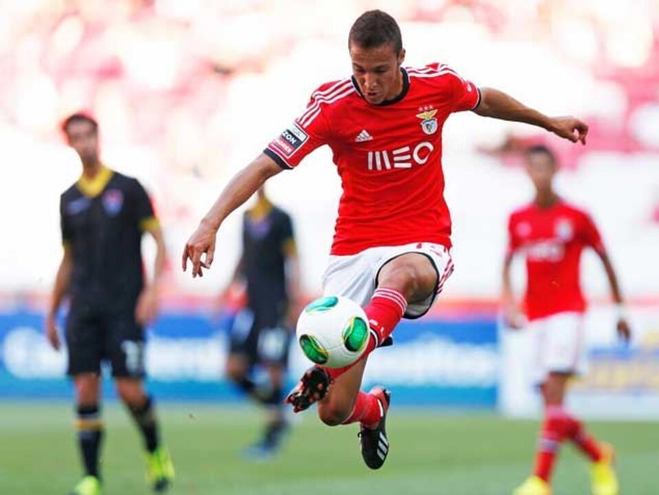 Valencia promete ataque em força a Rodrigo
