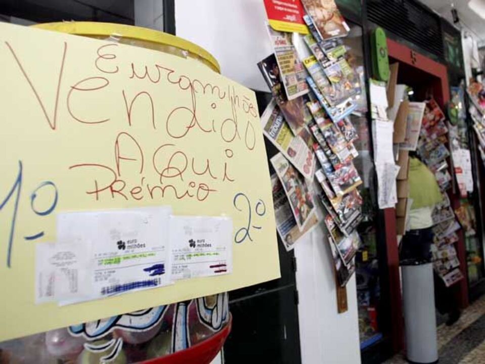 Prémios de jogos Santa Casa pagos por transferência