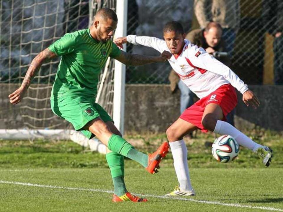 Bis de Bebé e Carlão na goleada ao Benfica de Luanda