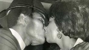 Ingleses amavam Eusébio e até o polícia lhe deu o capacete