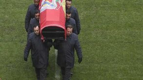 Frias dá 50 mil euros para trasladação de Eusébio
