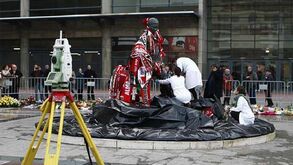 Estrutura protetora da estátua começou a ser construída