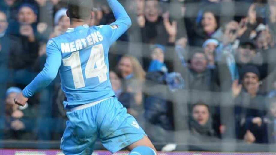 Nápoles vence Sampdoria e aproxima-se da frente