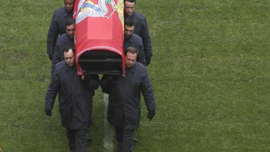Frias dá 50 mil euros para trasladação de Eusébio