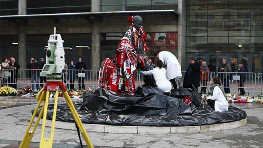 Estrutura protetora da estátua começou a ser construída
