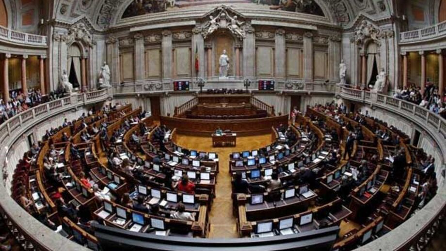 Governo e parlamento juntos em voto de pesar pela morte de Eusébio