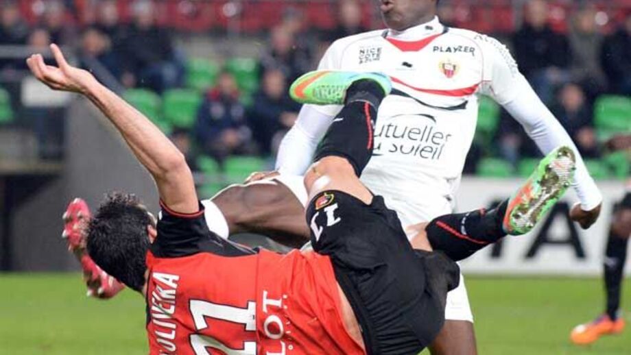 Nélson Oliveira empata em jogo de penáltis falhados