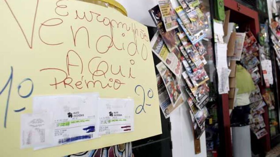 Prémios de jogos Santa Casa pagos por transferência