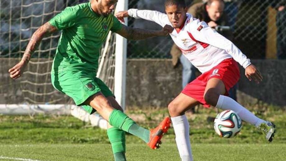 Bis de Bebé e Carlão na goleada ao Benfica de Luanda