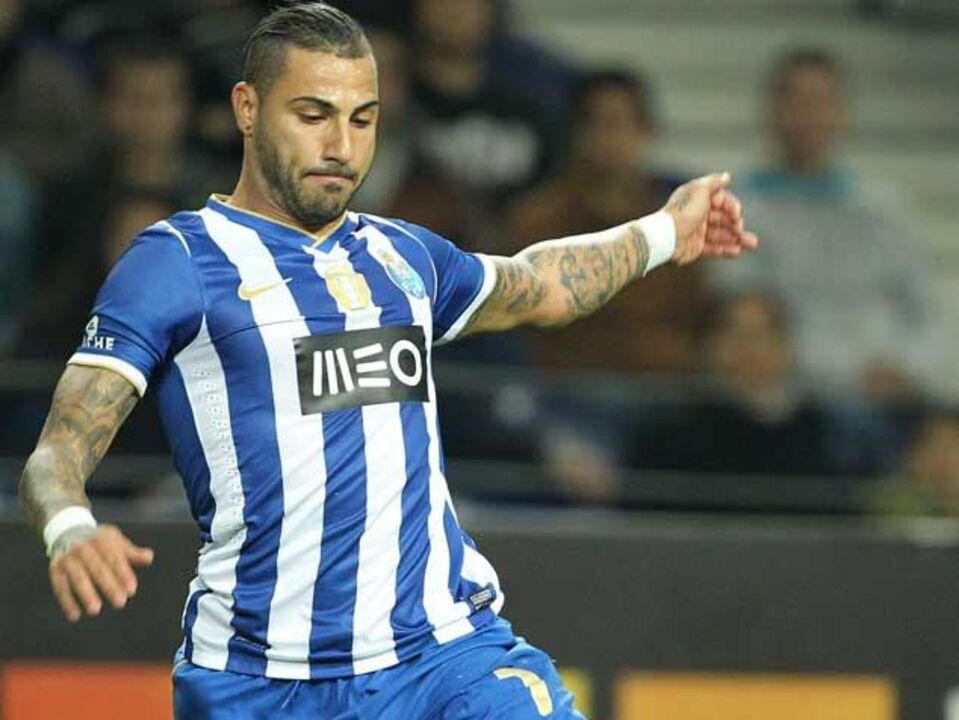 Quaresma inscrito e Otamendi de fora