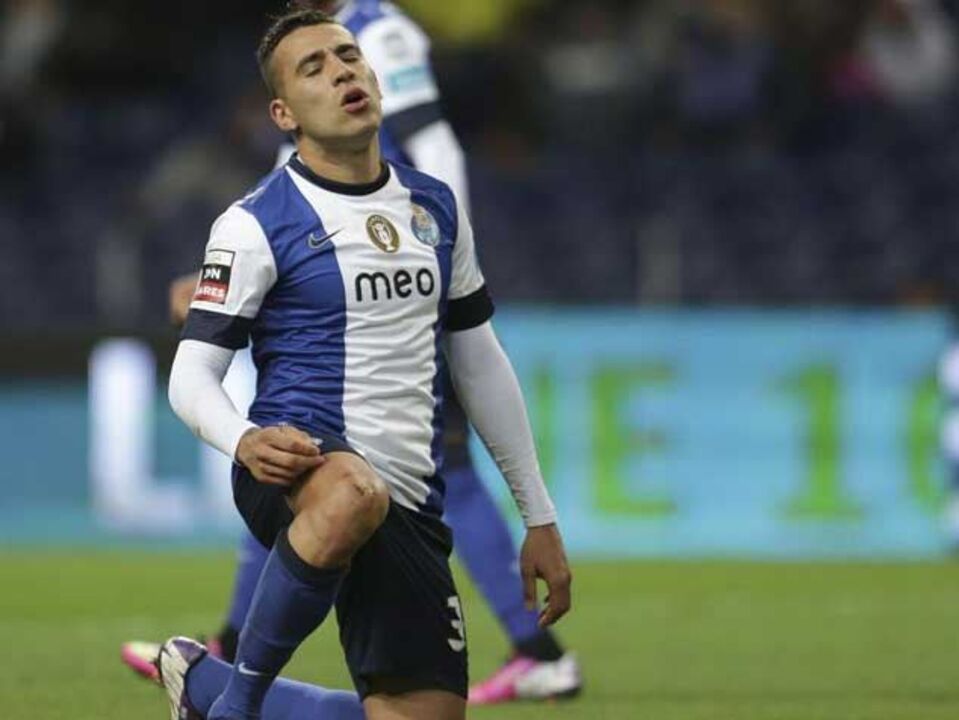 Vélez Sarsfield atento à situação de Otamendi