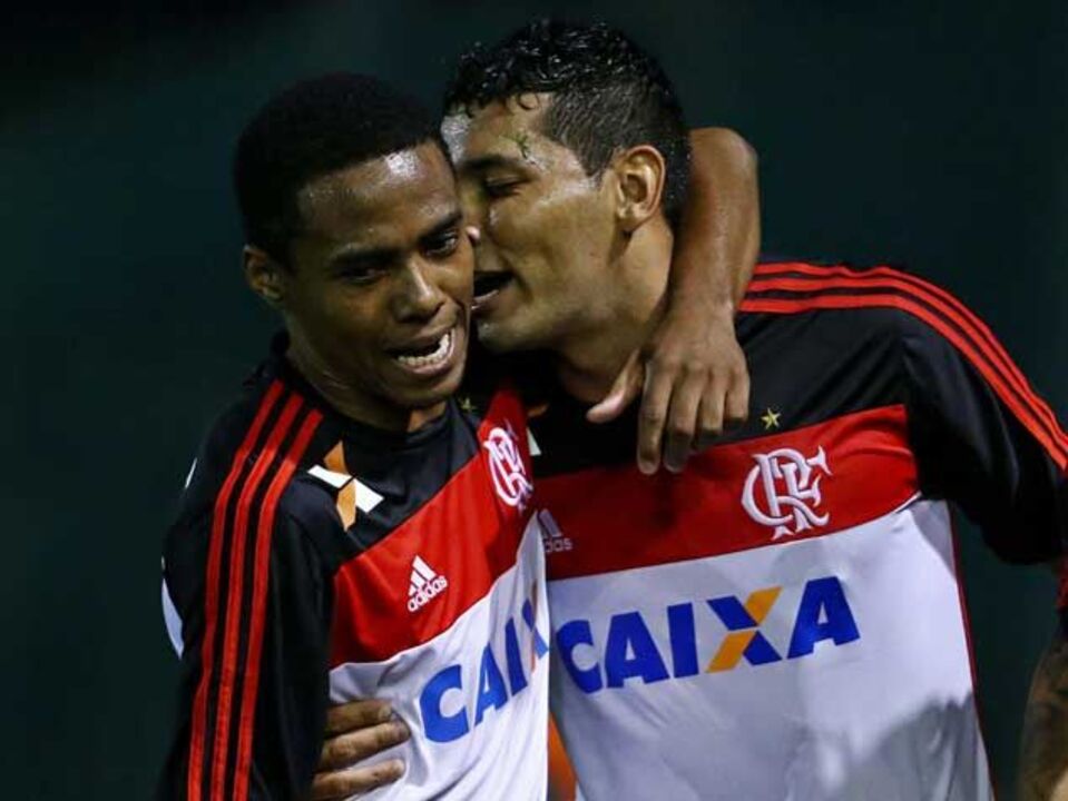 André Santos: «Elias está desesperado para voltar ao Flamengo»