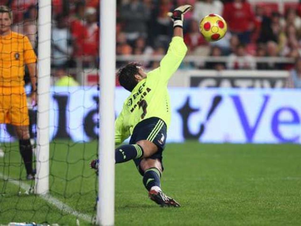 Moreira foi herói improvável e salvou Quique Flores 