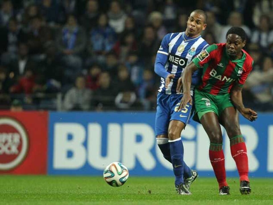 Atraso foi justificado com lesão de Fernando