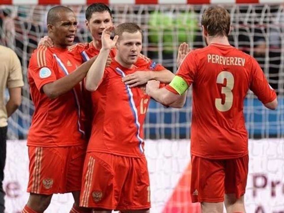 Rússia na final após vencer Espanha (4-3)