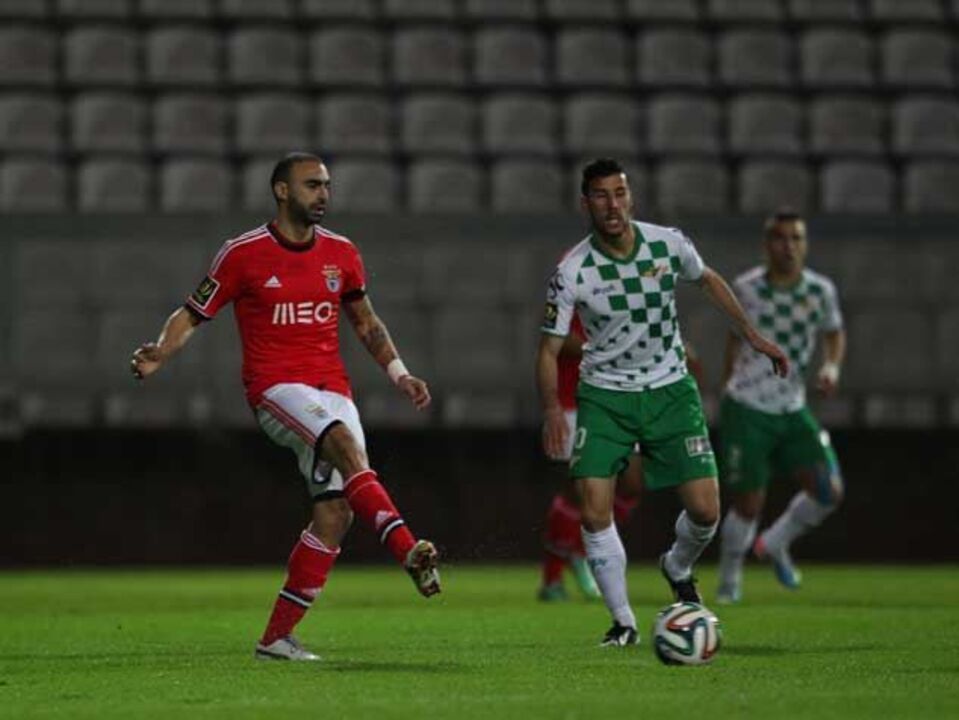 Benfica empata no regresso de Carlos Martins 