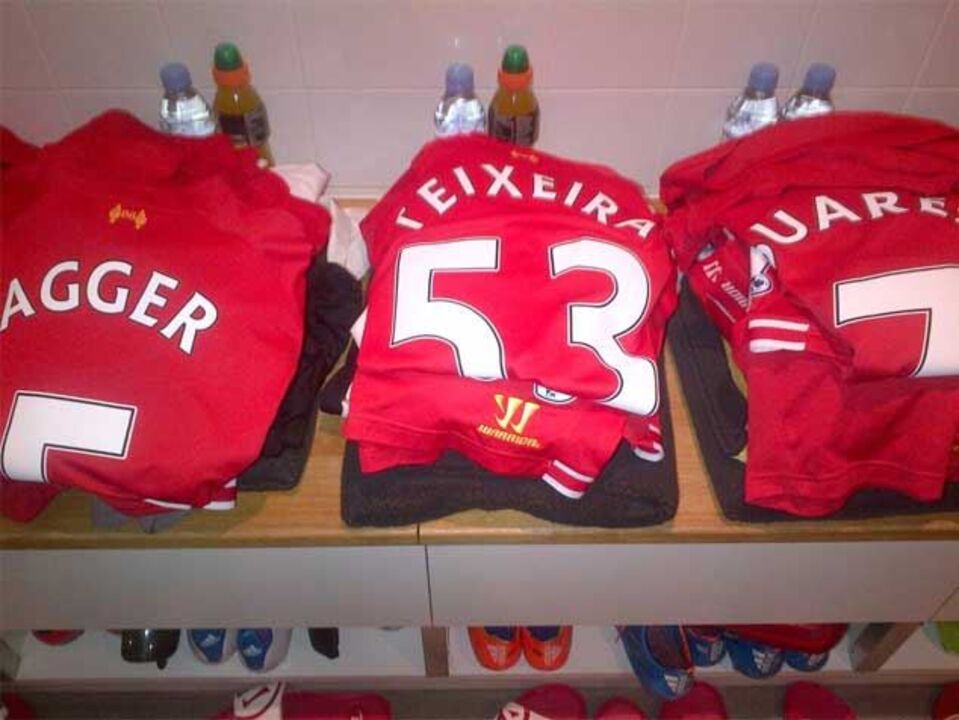 Liverpool vence na estreia de João Carlos